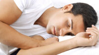 198362_ilustrasi-pria-tidur_665_374