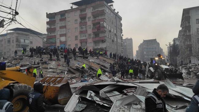 gempa-magnitudo-77-guncang-turki-7_169